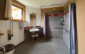 Rollstuhlgerechtes Bad im Tagungshaus Sieben Linden